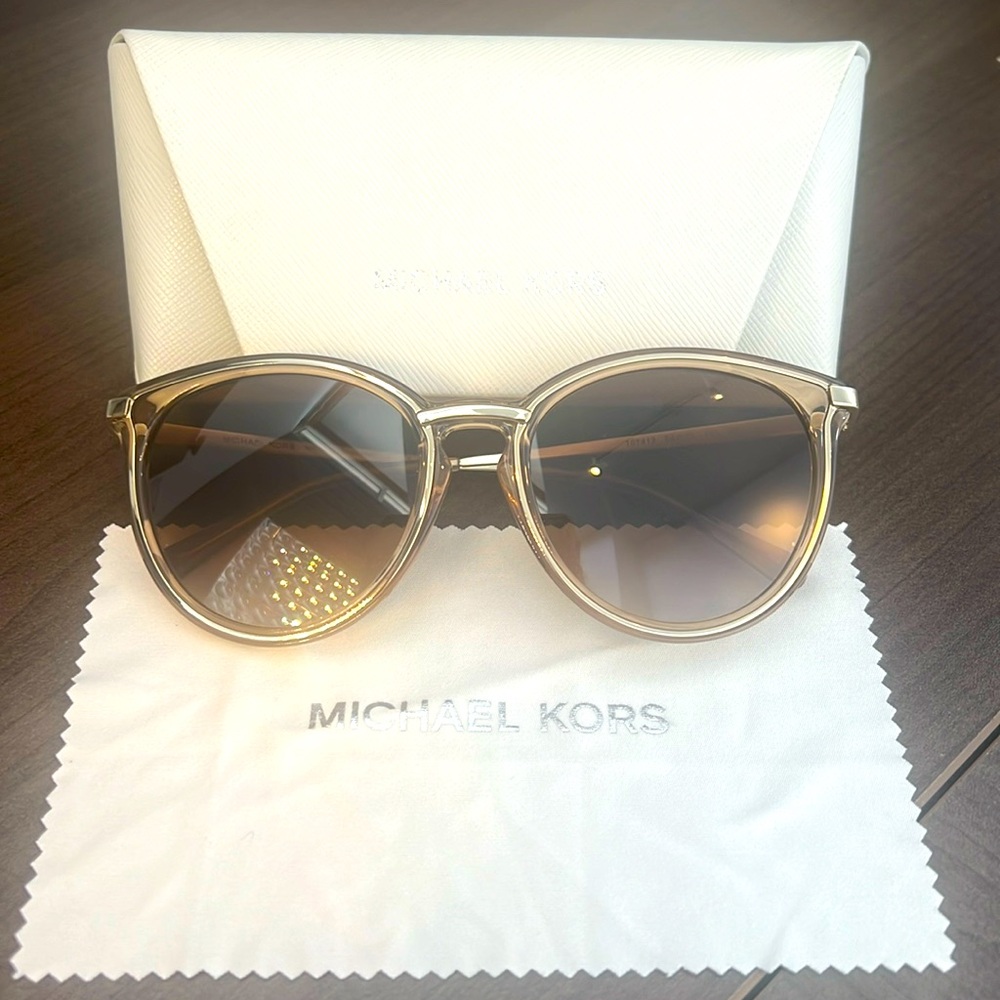 NWOT Michael Kors Brisbane brown gradient and gold sunglasses.